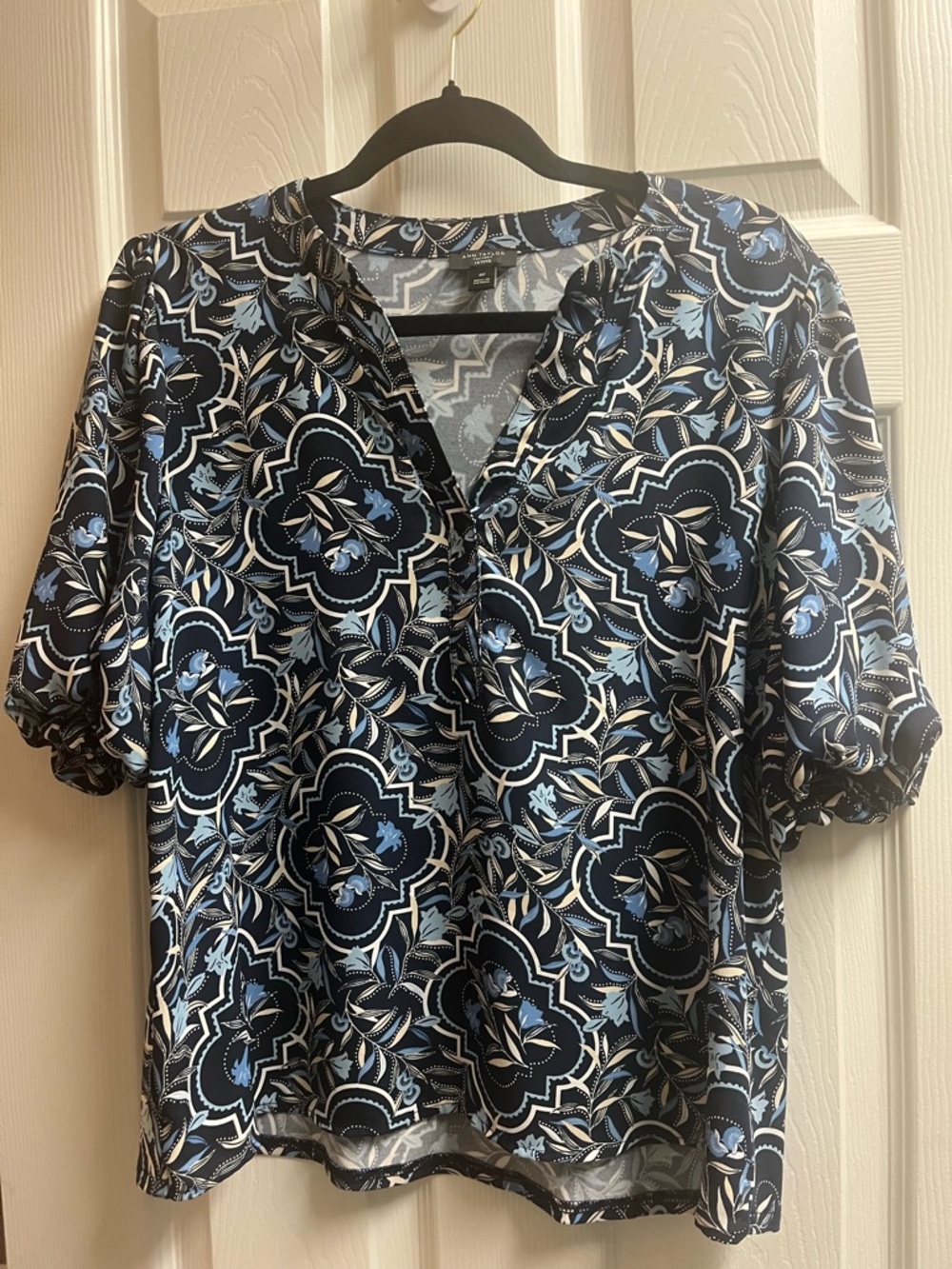Ann Taylor Navy and Light Blue Floral Geometric Blouse Medium Petite